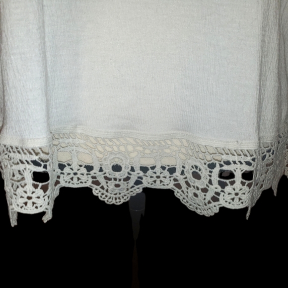 NEW NB Cold-Shoulder Top - Picture 3 of 9